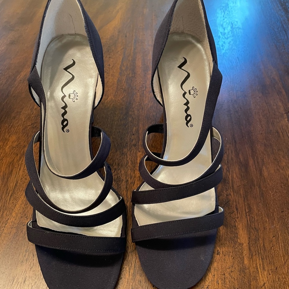 Nina Elegant Navy Blue French Peau Strappy shoe. Never worn. 3 1/2 inch heel.